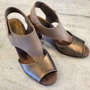 Aerosols dress sandals